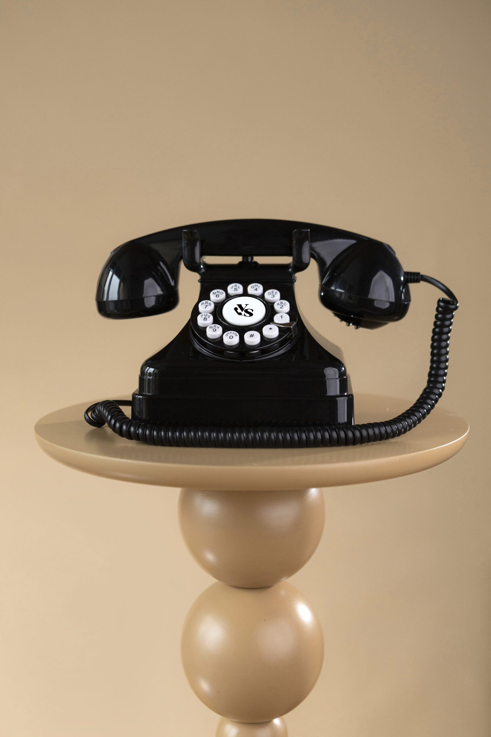 Telefon życzeń w kolorze czarnym. Audio księga gości w stylu retro.